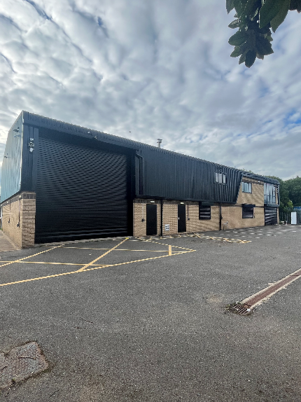Commercial Veterinary Practice Exterior Transformation — Newark